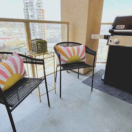 Downtown Waterfront Kelowna Oasis Newly Renovated 2Bed 2Bath Lejlighed Eksteriør billede