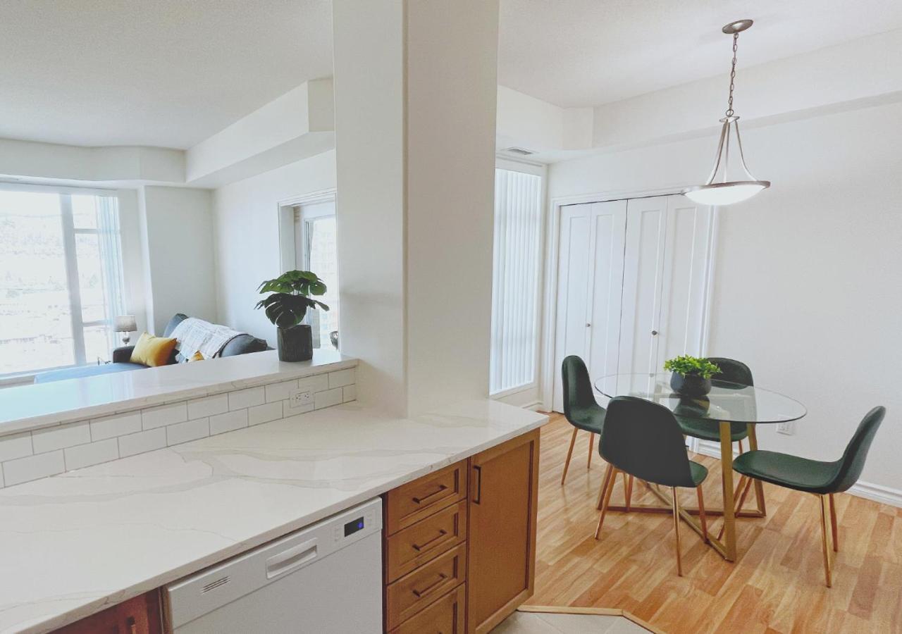 Downtown Waterfront Kelowna Oasis Newly Renovated 2Bed 2Bath Lejlighed Eksteriør billede