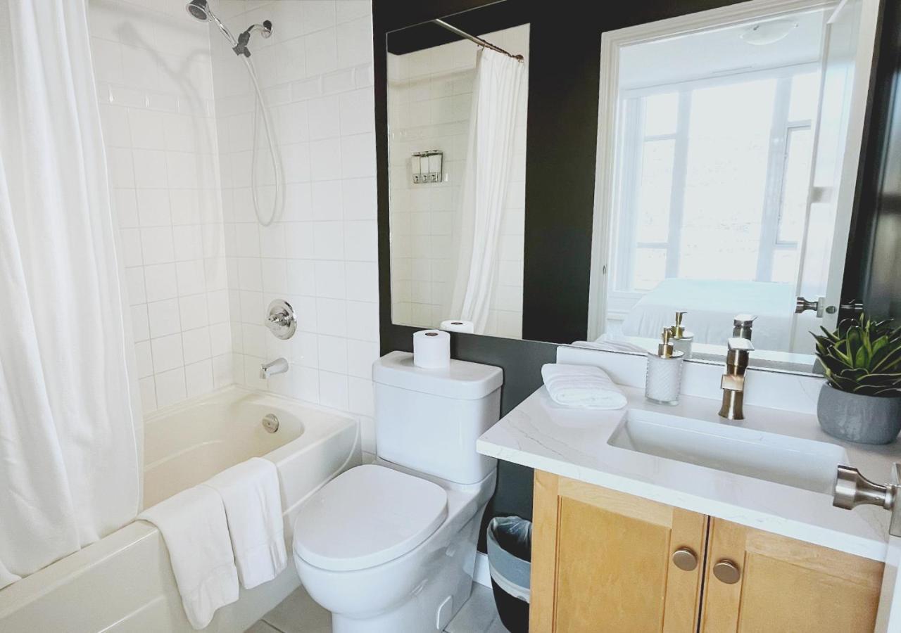 Downtown Waterfront Kelowna Oasis Newly Renovated 2Bed 2Bath Lejlighed Eksteriør billede