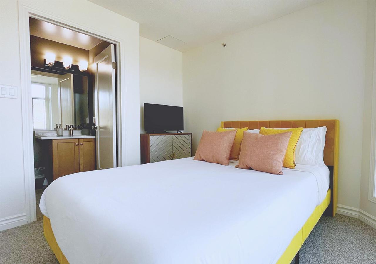 Downtown Waterfront Kelowna Oasis Newly Renovated 2Bed 2Bath Lejlighed Eksteriør billede