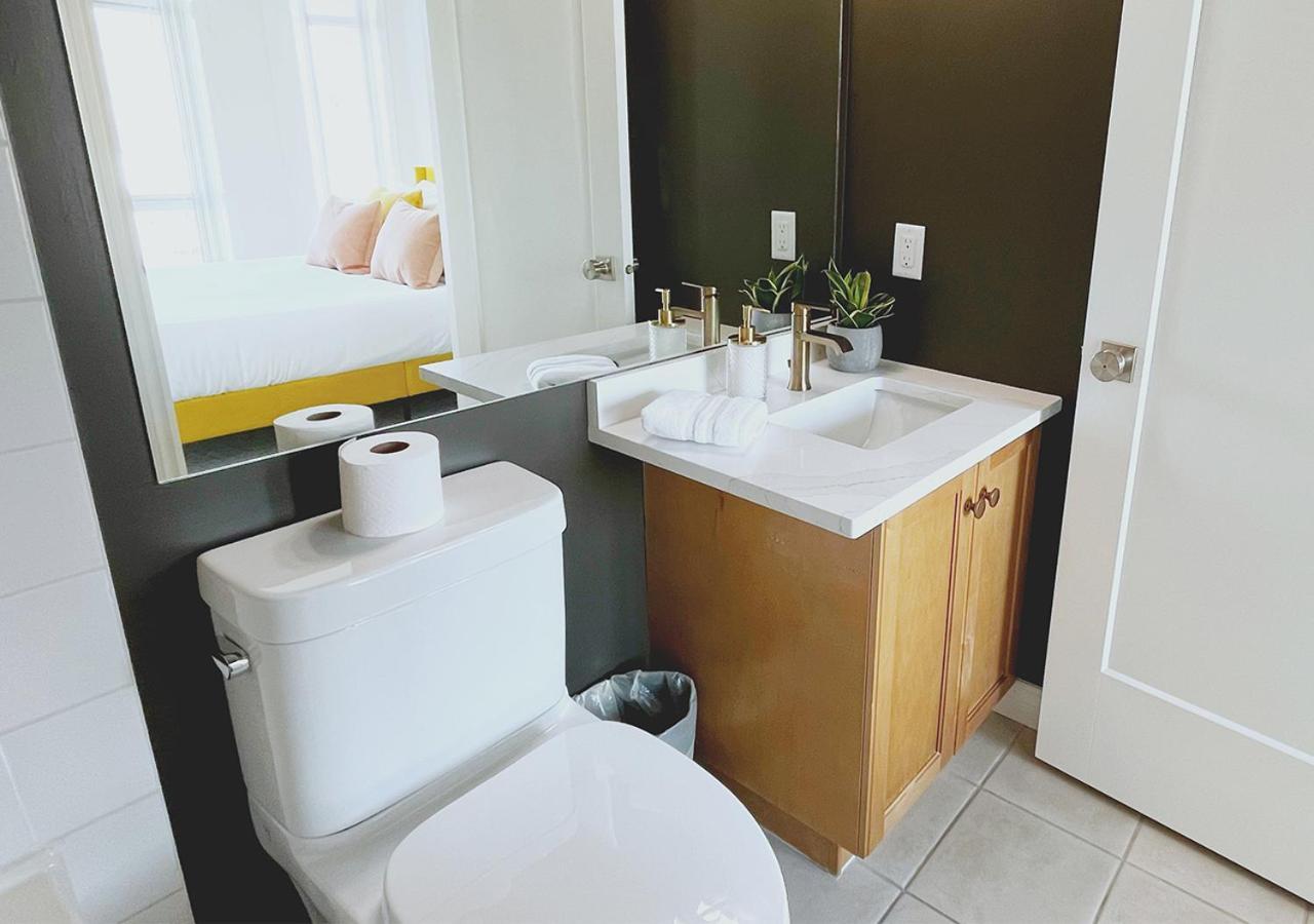 Downtown Waterfront Kelowna Oasis Newly Renovated 2Bed 2Bath Lejlighed Eksteriør billede