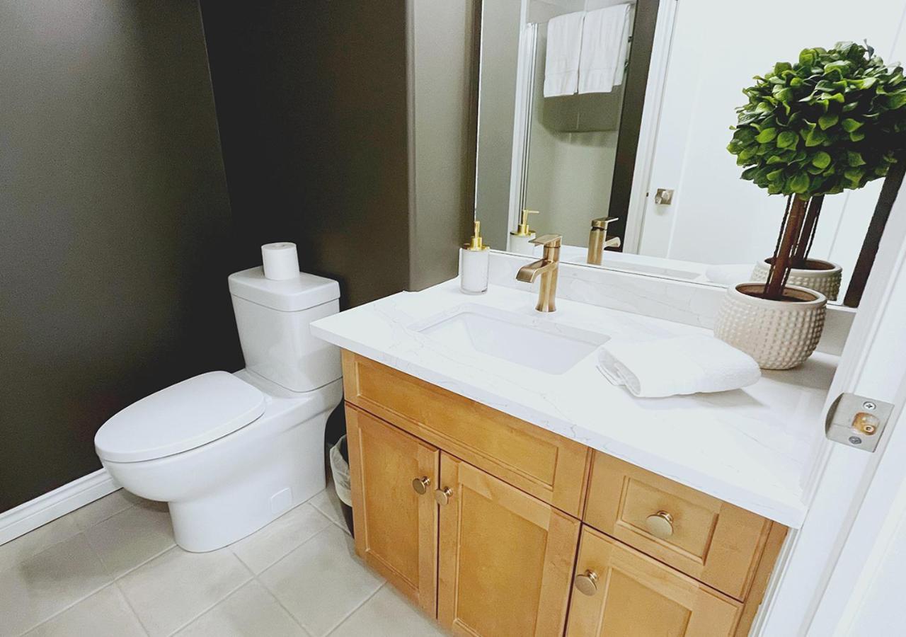 Downtown Waterfront Kelowna Oasis Newly Renovated 2Bed 2Bath Lejlighed Eksteriør billede